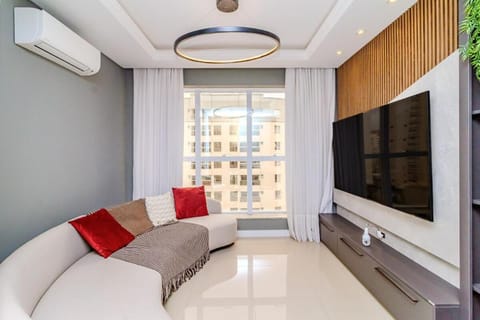 Communal lounge/ TV room, TV and multimedia, Living room, Seating area, Evening entertainment, air conditioner