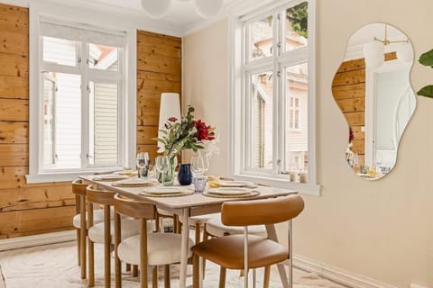 Decorative detail, Dining area