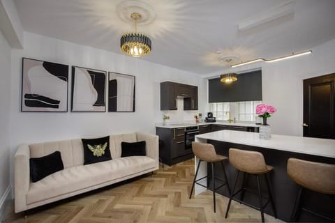 Kitchen or kitchenette, Living room
