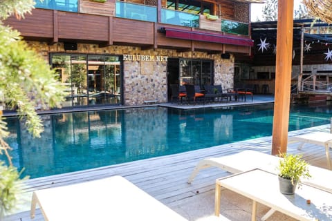 Swimming pool
