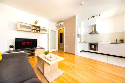 TV and multimedia, Kitchen or kitchenette, Living room, Seating area, pet friendly