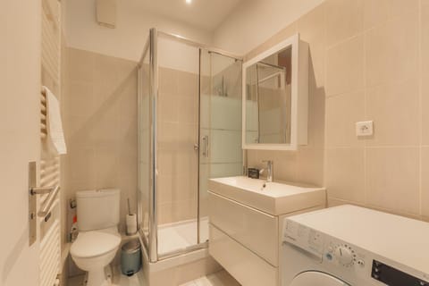 Charmant appartement 2 pièces, accès rapide Paris Apartment in Vanves