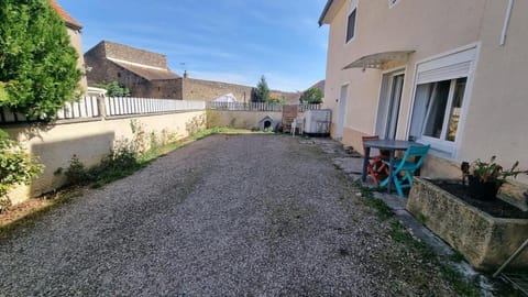 Champvans centre - Appartement calme et tout confort en plein centre du village Apartment in Jura