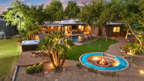 Hot Tub, Seating area, Pool view, sunbed