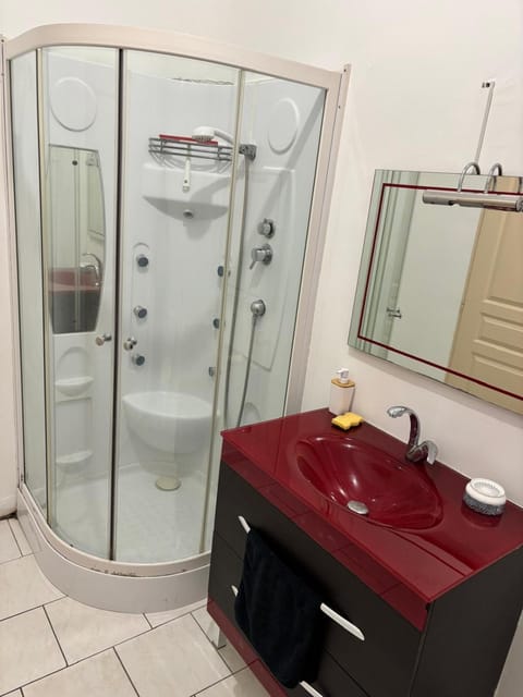 Sea View II - NETFLIX - Velodrome Apartment in Marseille