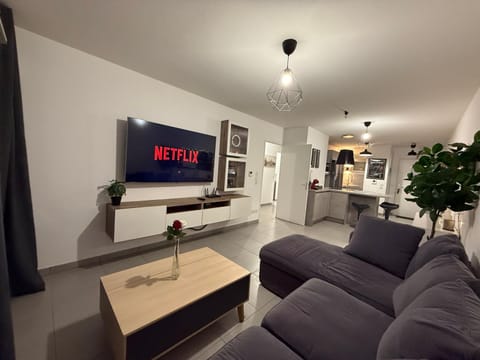 TV and multimedia, Kitchen or kitchenette, Living room