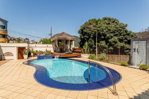 Mansion in Niterói with Pool and Sea View | LD 58 House in Niterói