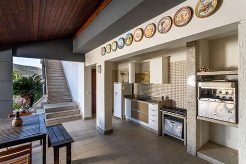 Mansion in Niterói with Pool and Sea View | LD 58 House in Niterói