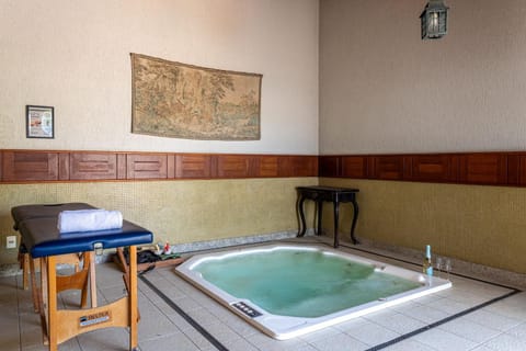 Mansion in Niterói with Pool and Sea View | LD 58 House in Niterói