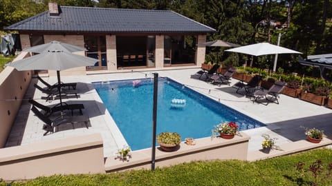 Swimming pool, sunbed