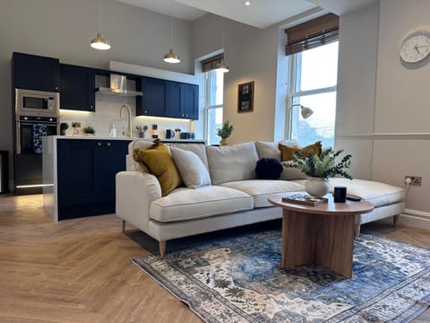 Luxury 2Bed 2 Bath Apartment in Historic Bank Apartment in England