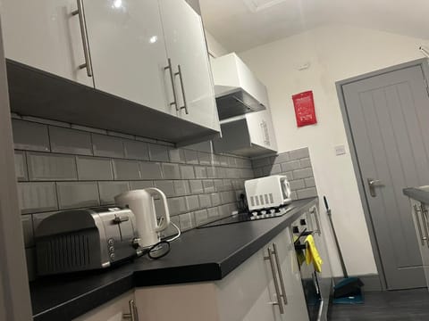 Shelton Guest House Bed and Breakfast in Newcastle-under-Lyme