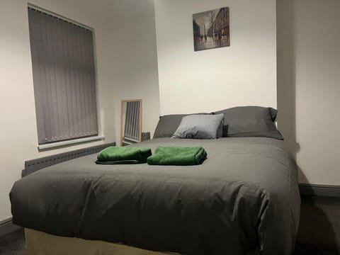 Shelton Guest House Bed and Breakfast in Newcastle-under-Lyme