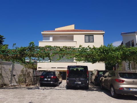 Property building, Facade/entrance, Parking