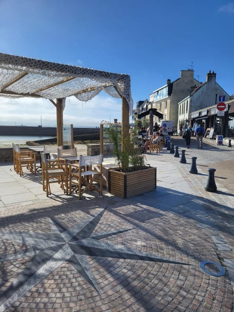 Sea view, Location