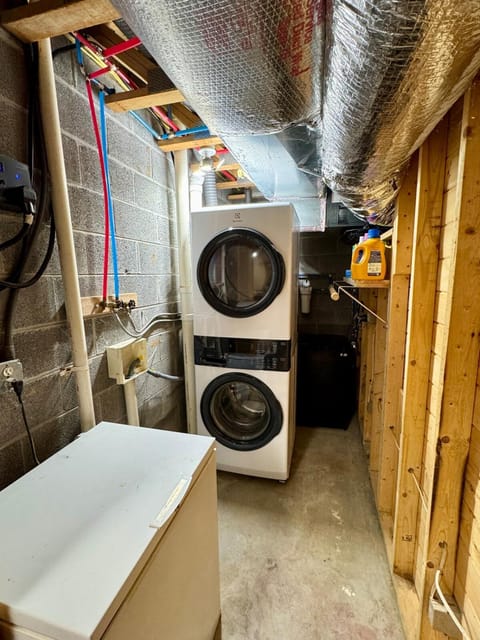 Watauga Lake Retreat Cozy family cabin Sleeps 8 Cabin in Watauga Lake