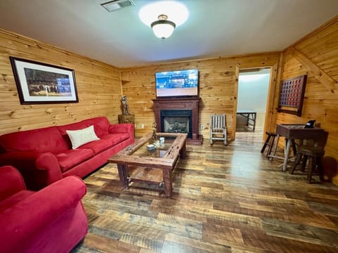Watauga Lake Retreat Cozy family cabin Sleeps 8 Cabin in Watauga Lake