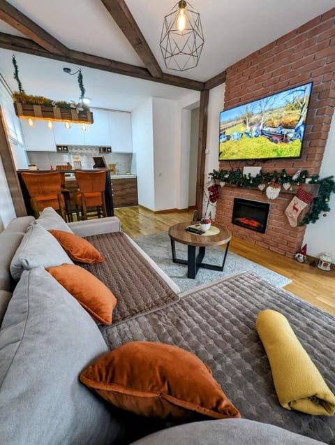 Communal lounge/ TV room, TV and multimedia, Kitchen or kitchenette, Seating area, Evening entertainment