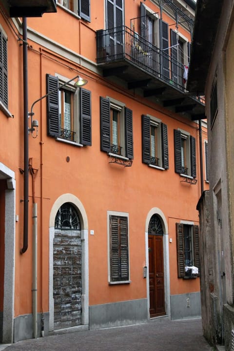 Property building, Day