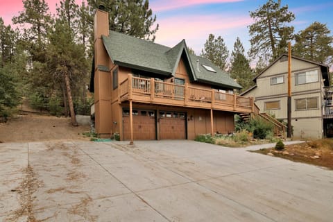 Property building, Facade/entrance, Day