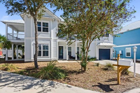 Blue Lagoon (3/2.5) House in Upper Grand Lagoon