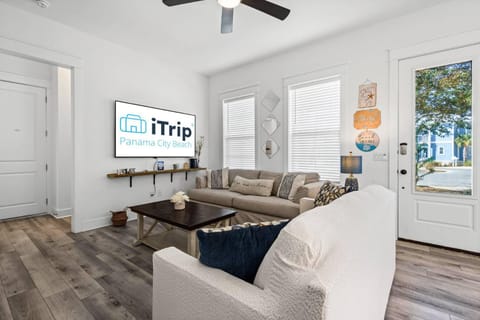 Blue Lagoon (3/2.5) House in Upper Grand Lagoon