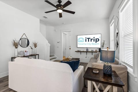 Blue Lagoon (3/2.5) House in Upper Grand Lagoon