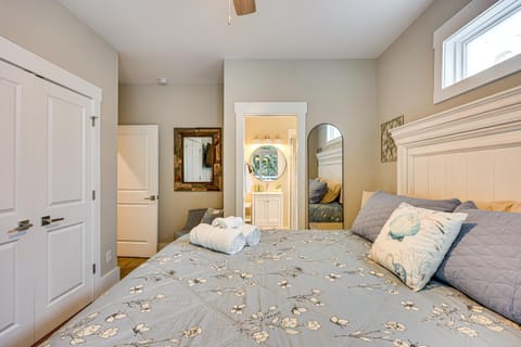 2 Mi to Boardwalk! Coastal Carolina Beach Hideaway Apartment in Carolina Beach