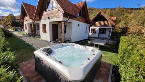 Natural landscape, Activities, Activities, Garden, Hot Tub, Garden view, Area and facilities, Area and facilities, Seasons