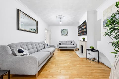 TV and multimedia, Living room, Photo of the whole room, Seating area