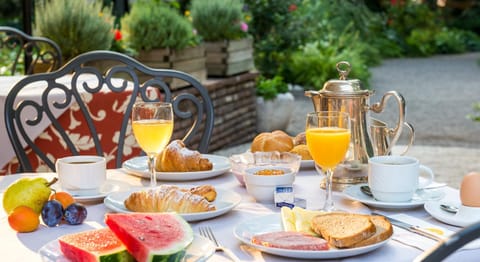 Restaurant/places to eat, Garden, Area and facilities