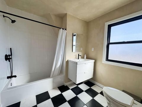 Recently Renovated 1924 DUTCH in Royal Oak House in Berkley