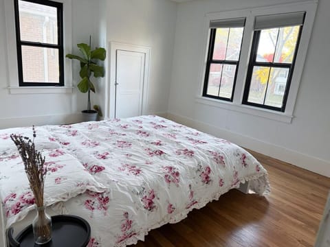 Recently Renovated 1924 DUTCH in Royal Oak House in Berkley