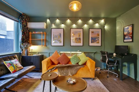 Living room, Business facilities, Decorative detail, Seating area, air conditioner