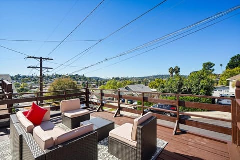 Darling 2 bedroom 1 bathroom Highland Park Home with Jacuzzi and View Apartment in Highland Park