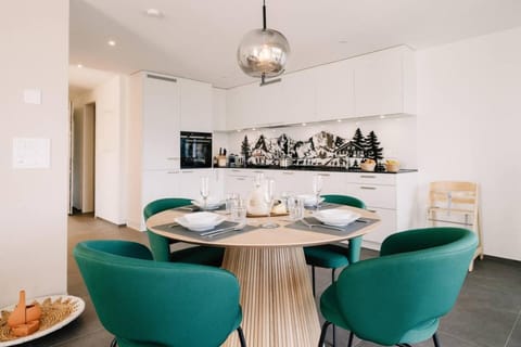 Kitchen or kitchenette, Living room, Seating area, Dining area