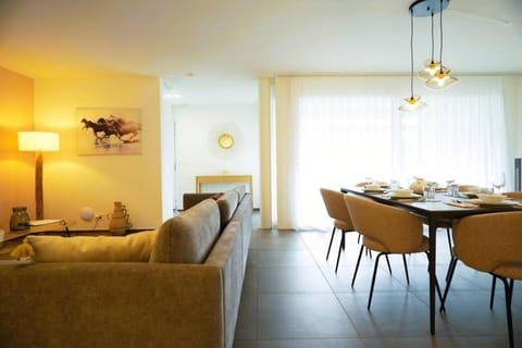 Living room, Seating area, Dining area