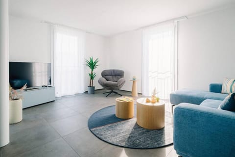 Communal lounge/ TV room, TV and multimedia, Living room, Seating area, Evening entertainment