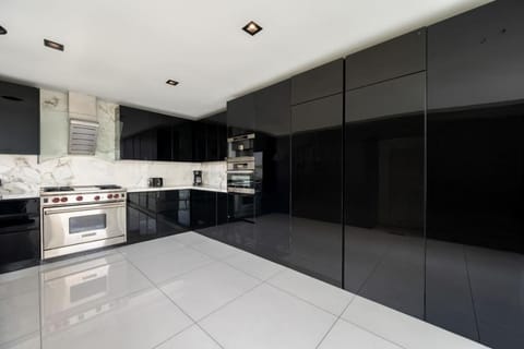 Sunset Plaza Ultra Modern Home House in Beverly Hills