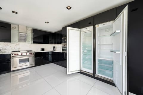 Sunset Plaza Ultra Modern Home House in Beverly Hills