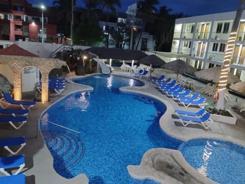 Swimming pool