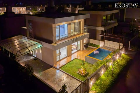 Property building, Night, Garden, Garden view, Pool view, Swimming pool