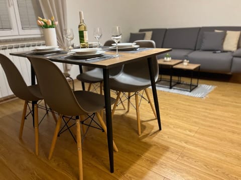 Living room, Seating area, Dining area, Breakfast