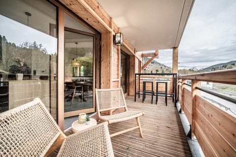 Natural landscape, View (from property/room), Balcony/Terrace, Seating area, Mountain view