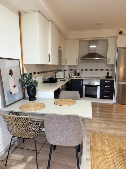 Kitchen or kitchenette, Dining area, dishwasher, oven, stove