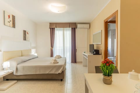 Bed, towels