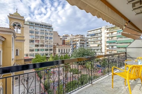 h2h Kalypso #Luxury smART, hi-tec, with parking, in 1'metro Apartment in Pireas