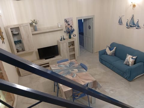 Communal lounge/ TV room, Dining area