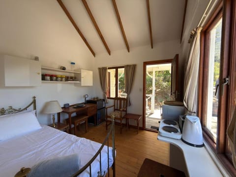 Bed, Photo of the whole room, Seating area, Bedroom