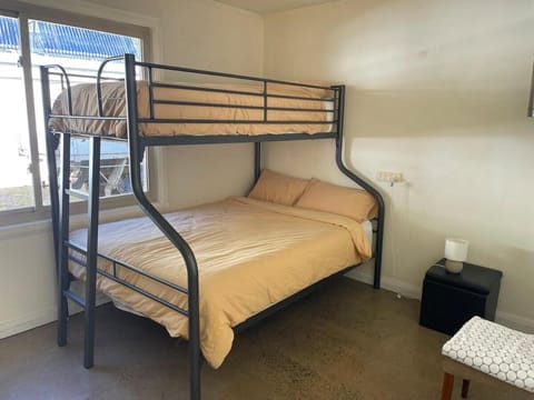 One Mile Bridge - Off Grid Stays House in Mole Creek